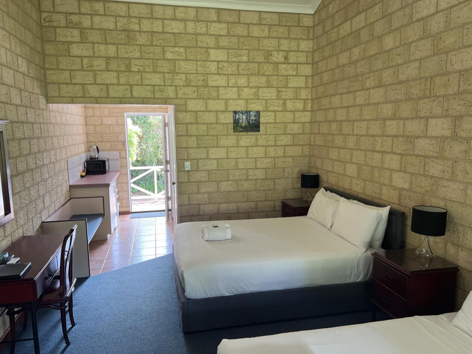 Karri Forest Motel Pemberton Exterior photo